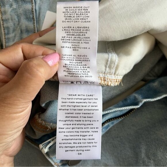 Good American - Women's Bermuda Denim Shorts - Indigo473. Size: 20. NWT. (1852) - Picture 9 of 16